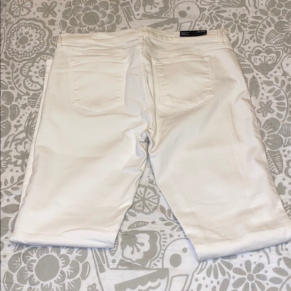 J Brand BLANC DEST Skinny Leg Mid-Rise Jean - Picture 7 of 7